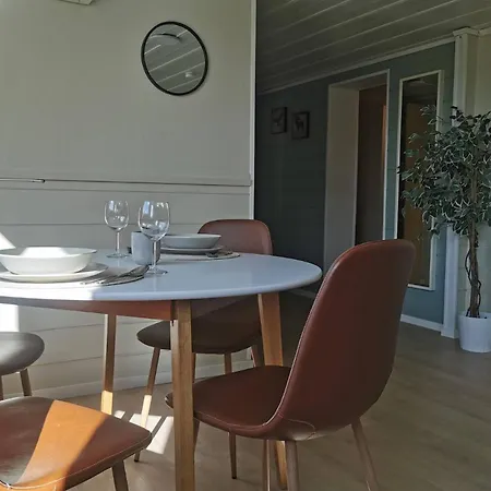 Spacious, Deluxe Apartment With Breakfast Apartment